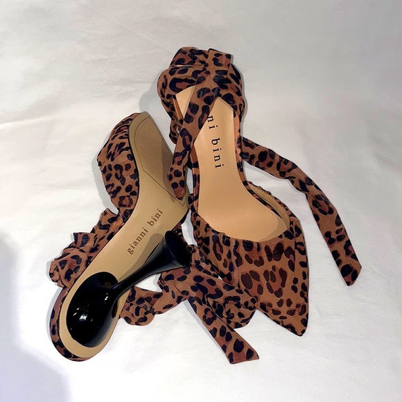 Dillards Woman’s 9.5 leopard Gianni Bini tie-up high heels. - Picture 2 of 8